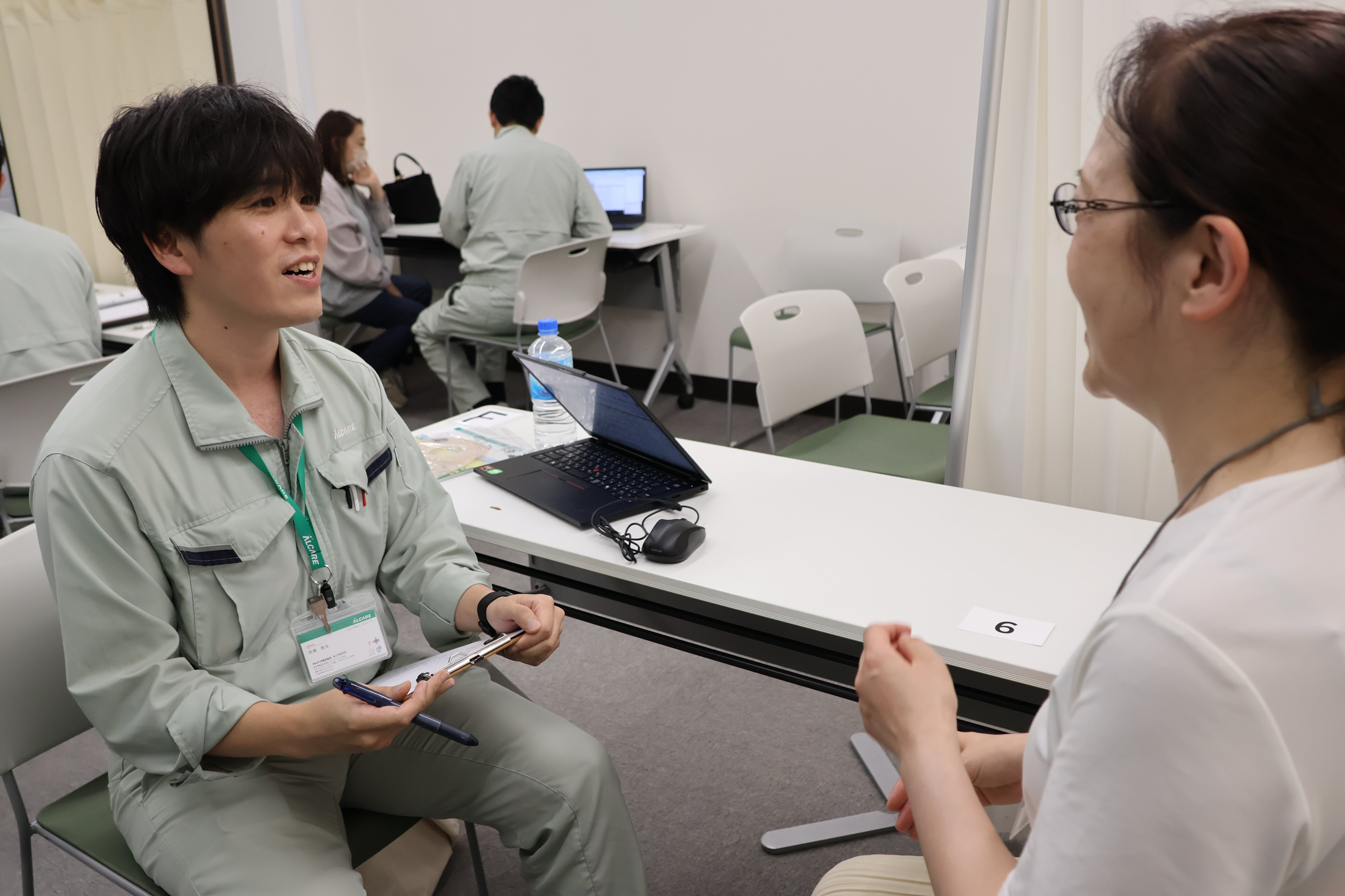 参加者から疑問や要望に答える製品開発担当者