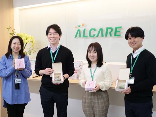 桜餅を配られた社員の写真