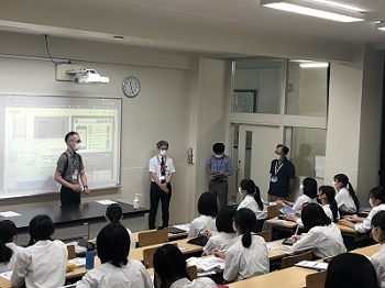 山脇学園高等学校様 講義の様子①.png