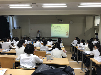 山脇学園高等学校様 講義の様子-2.png